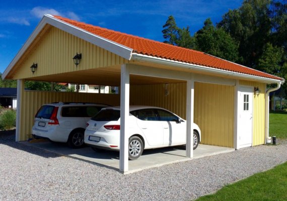 Carport for to biler og med bod