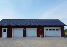 Garage med bred port