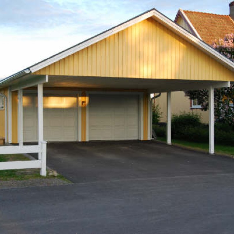 Dobbelgarasje med carport